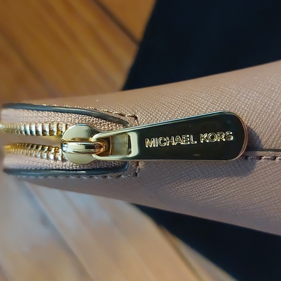 Michael Kors Travel Bag - Picture 6 of 15